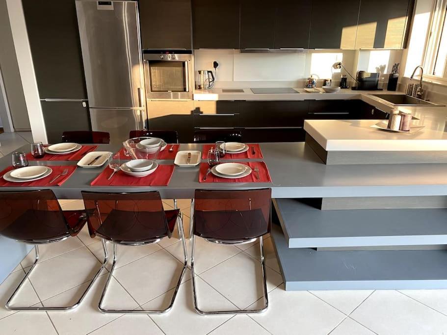 Spacious And Sunkissed 3Br & 2 Bathrooms Apartment Atenas Exterior foto