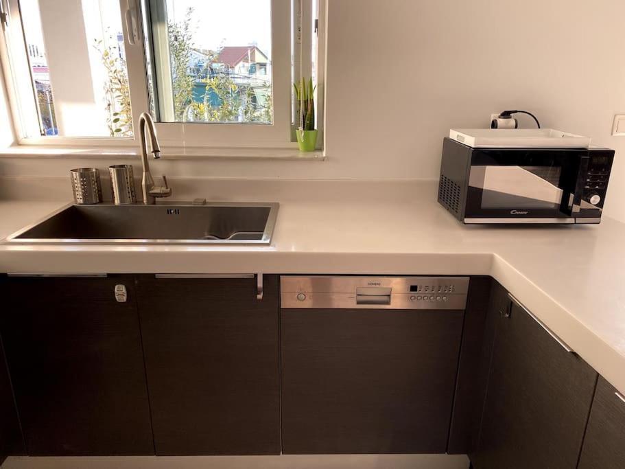 Spacious And Sunkissed 3Br & 2 Bathrooms Apartment Atenas Exterior foto