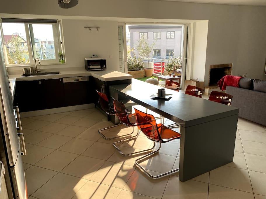 Spacious And Sunkissed 3Br & 2 Bathrooms Apartment Atenas Exterior foto